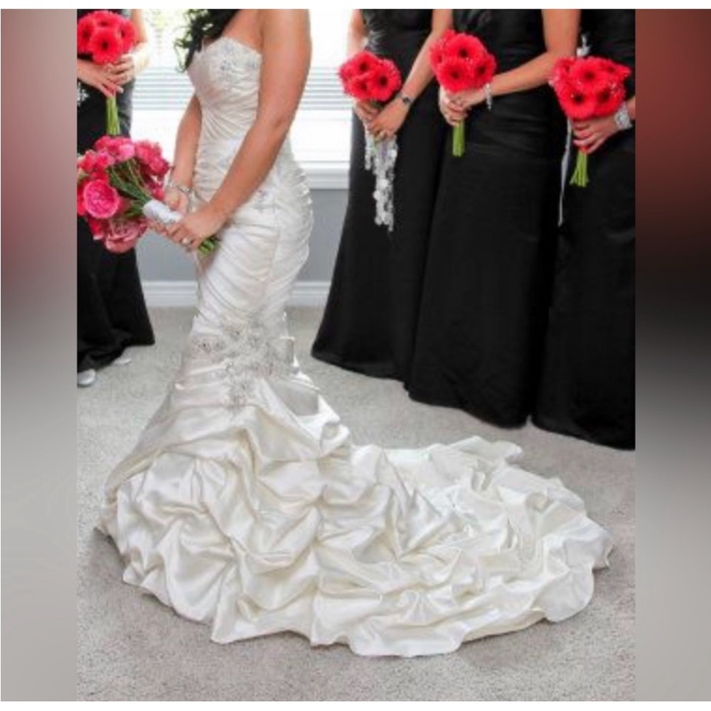 Maggie Sottero Cream Wedding Dress